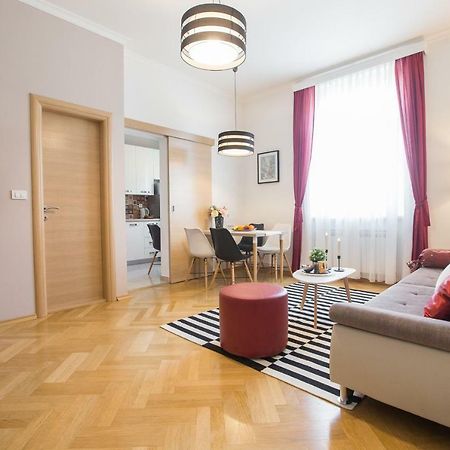 Angela Main Street Luxury Oasis & Free parking Appartement Zagreb Buitenkant foto