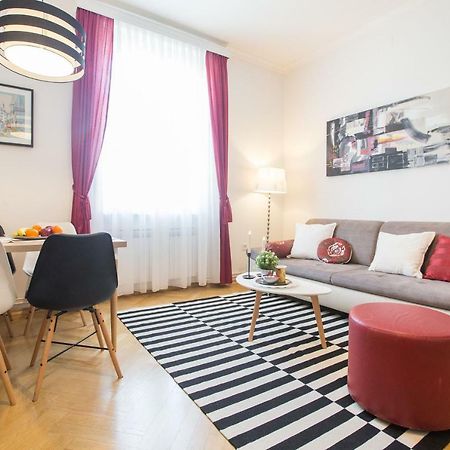 Angela Main Street Luxury Oasis & Free parking Appartement Zagreb Buitenkant foto