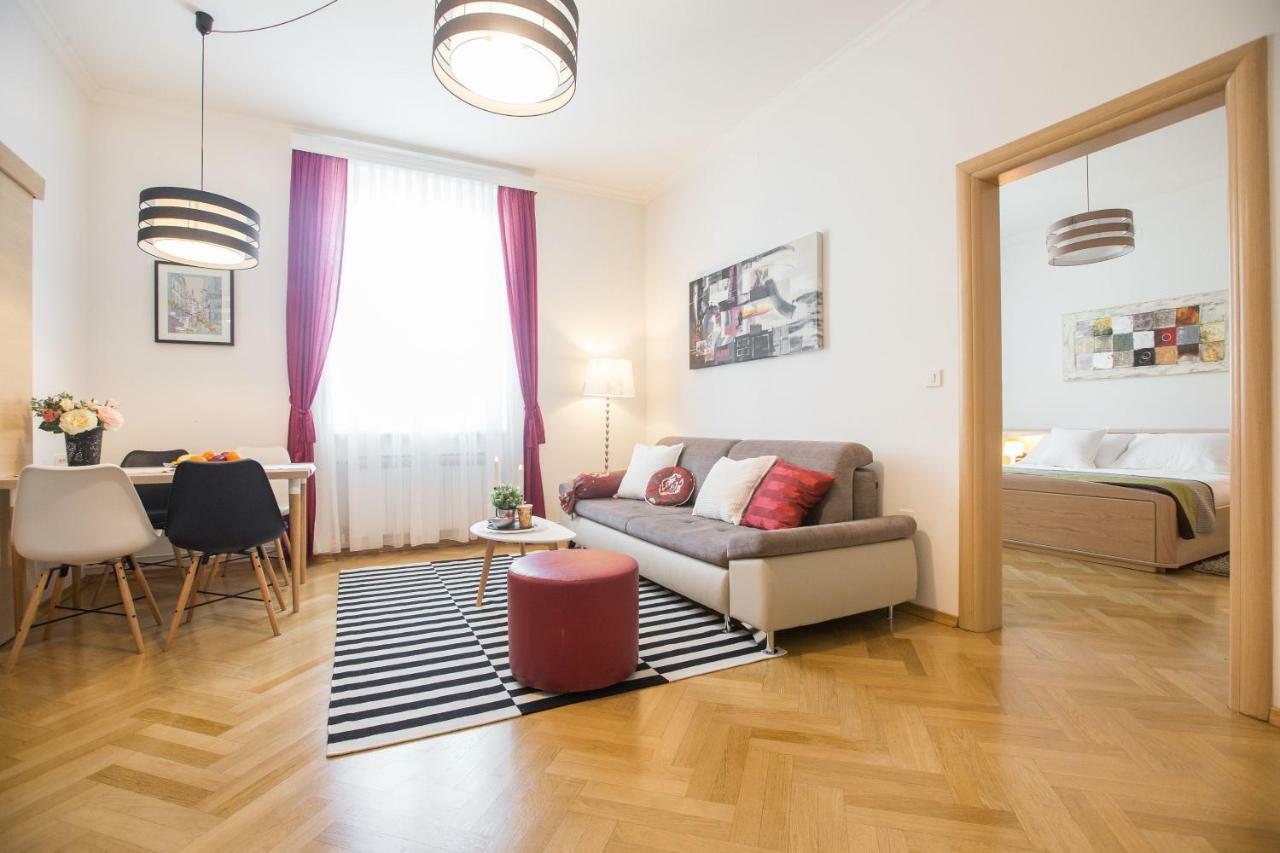 Angela Main Street Luxury Oasis & Free parking Appartement Zagreb Buitenkant foto