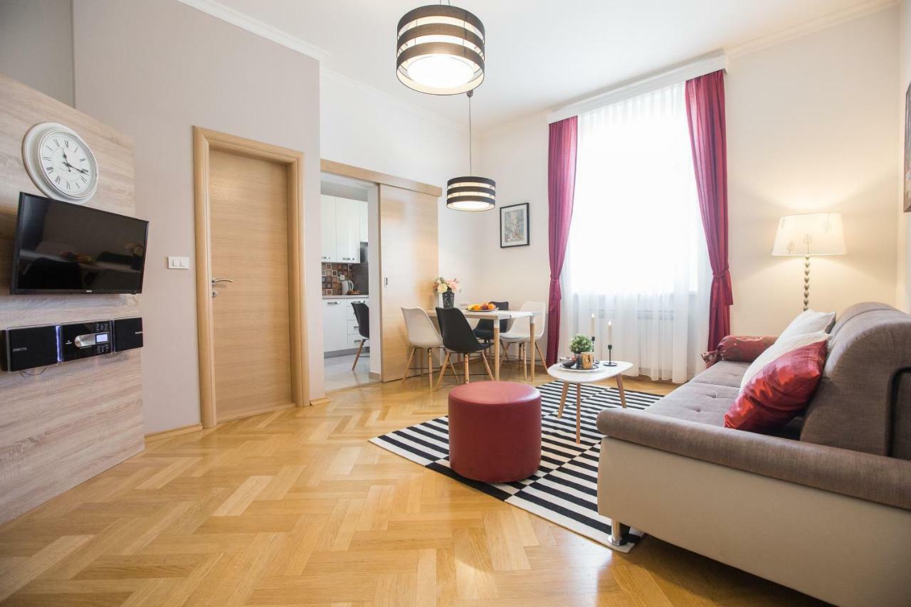 Angela Main Street Luxury Oasis & Free parking Appartement Zagreb Buitenkant foto