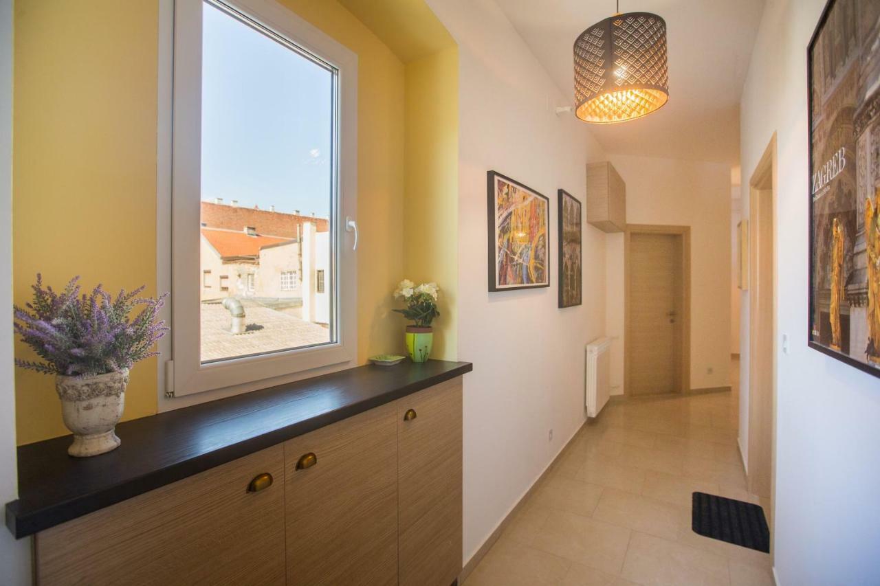 Angela Main Street Luxury Oasis & Free parking Appartement Zagreb Buitenkant foto