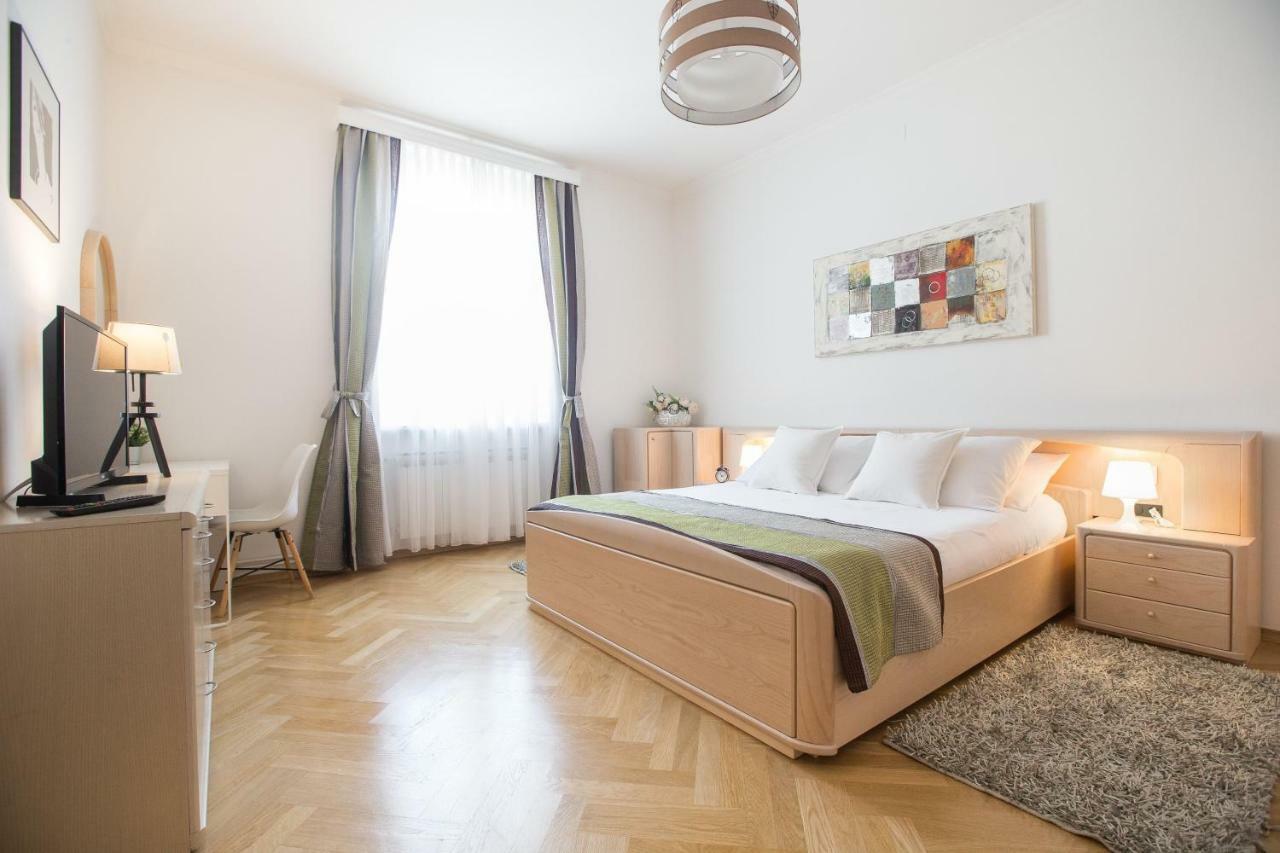 Angela Main Street Luxury Oasis & Free parking Appartement Zagreb Buitenkant foto