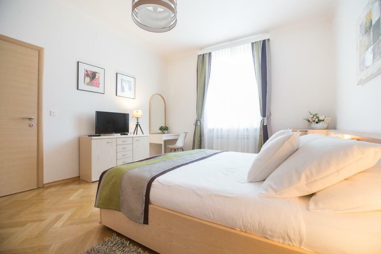 Angela Main Street Luxury Oasis & Free parking Appartement Zagreb Buitenkant foto