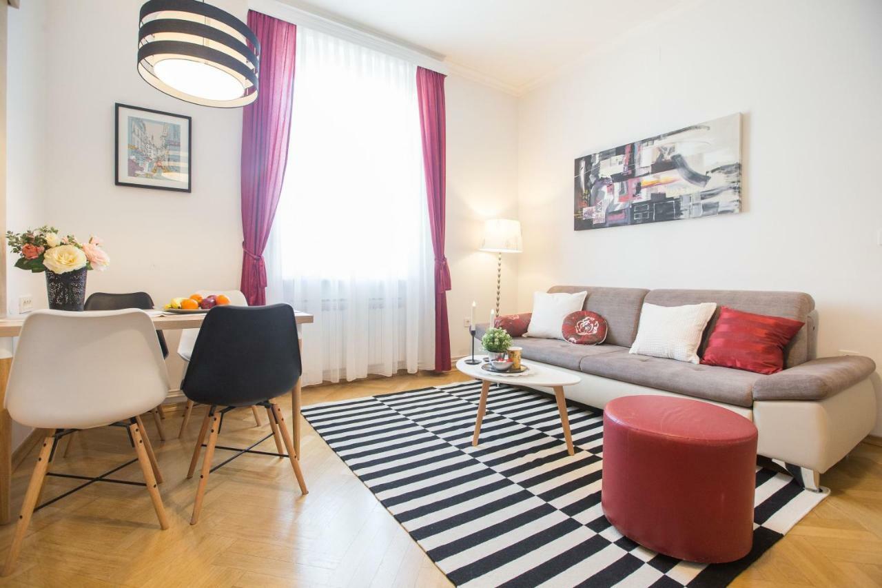 Angela Main Street Luxury Oasis & Free parking Appartement Zagreb Buitenkant foto